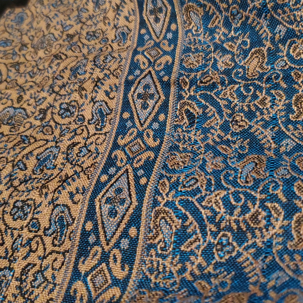 SHAWL - Picture 6 of 7